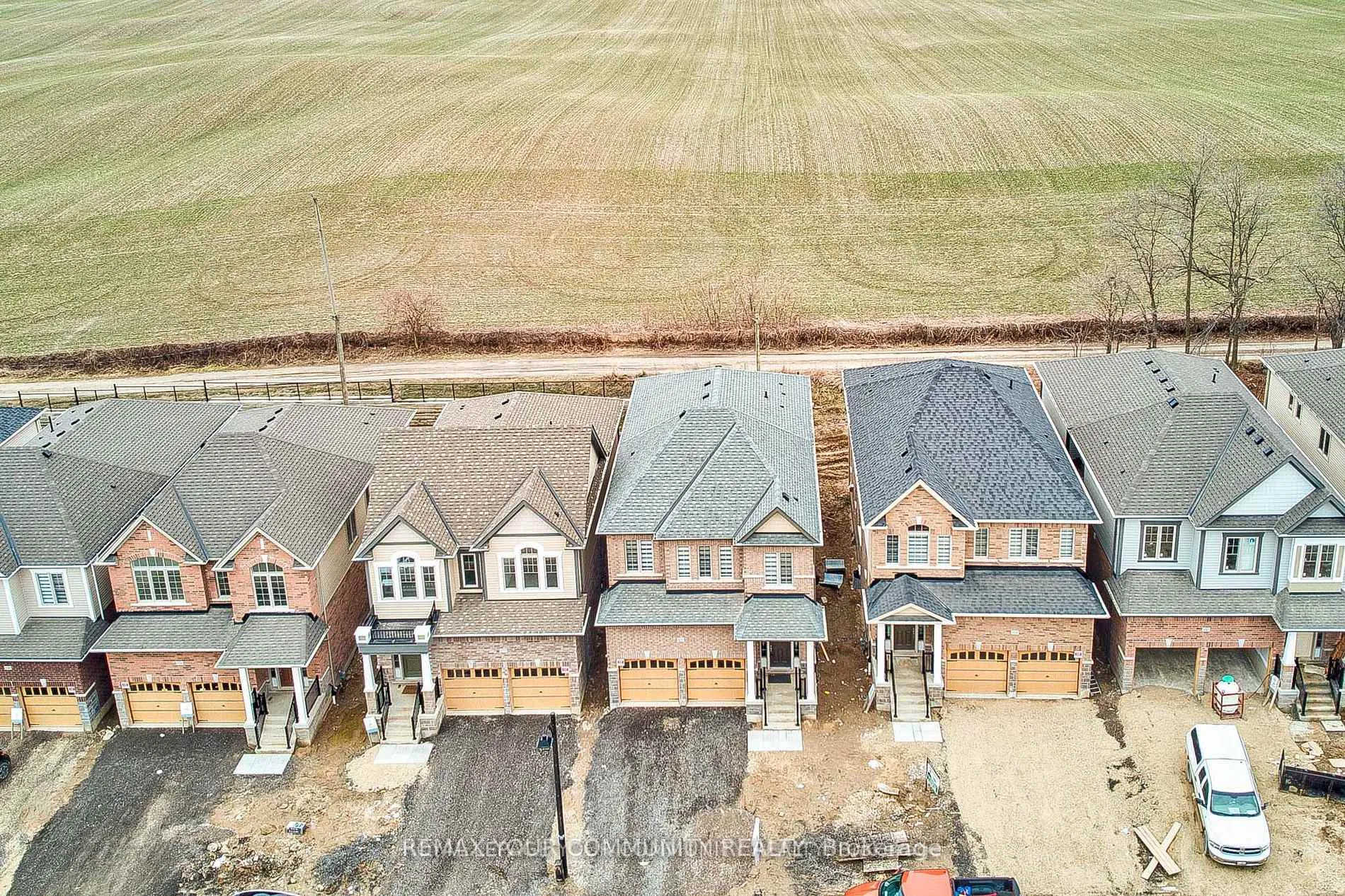 Photo 5 of 118 Broadacre Drive, Kitchener — HOMEH