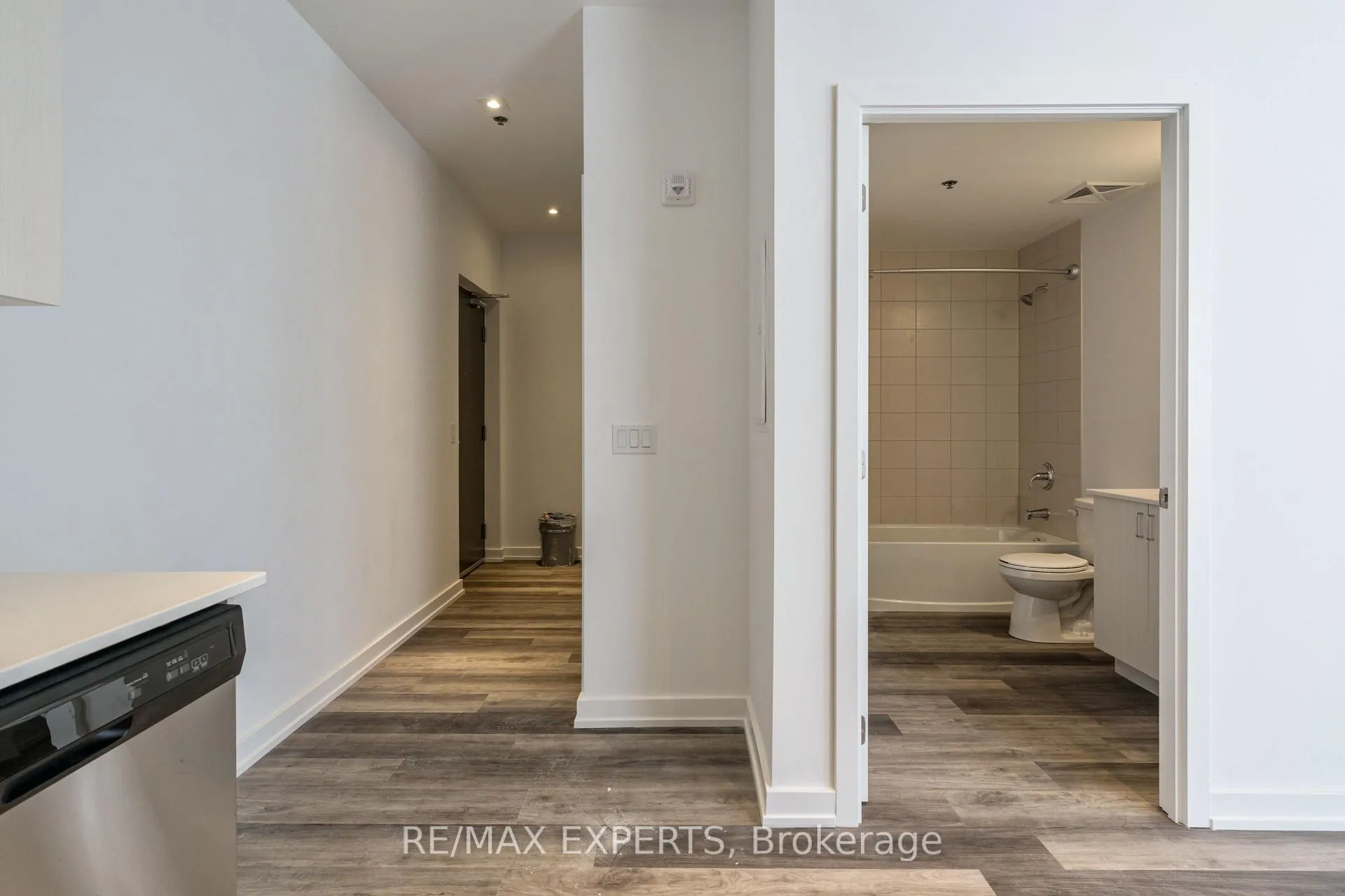 Photo 13 of Unit 222, 430 Essa Road, Barrie, Holly — HOMEH