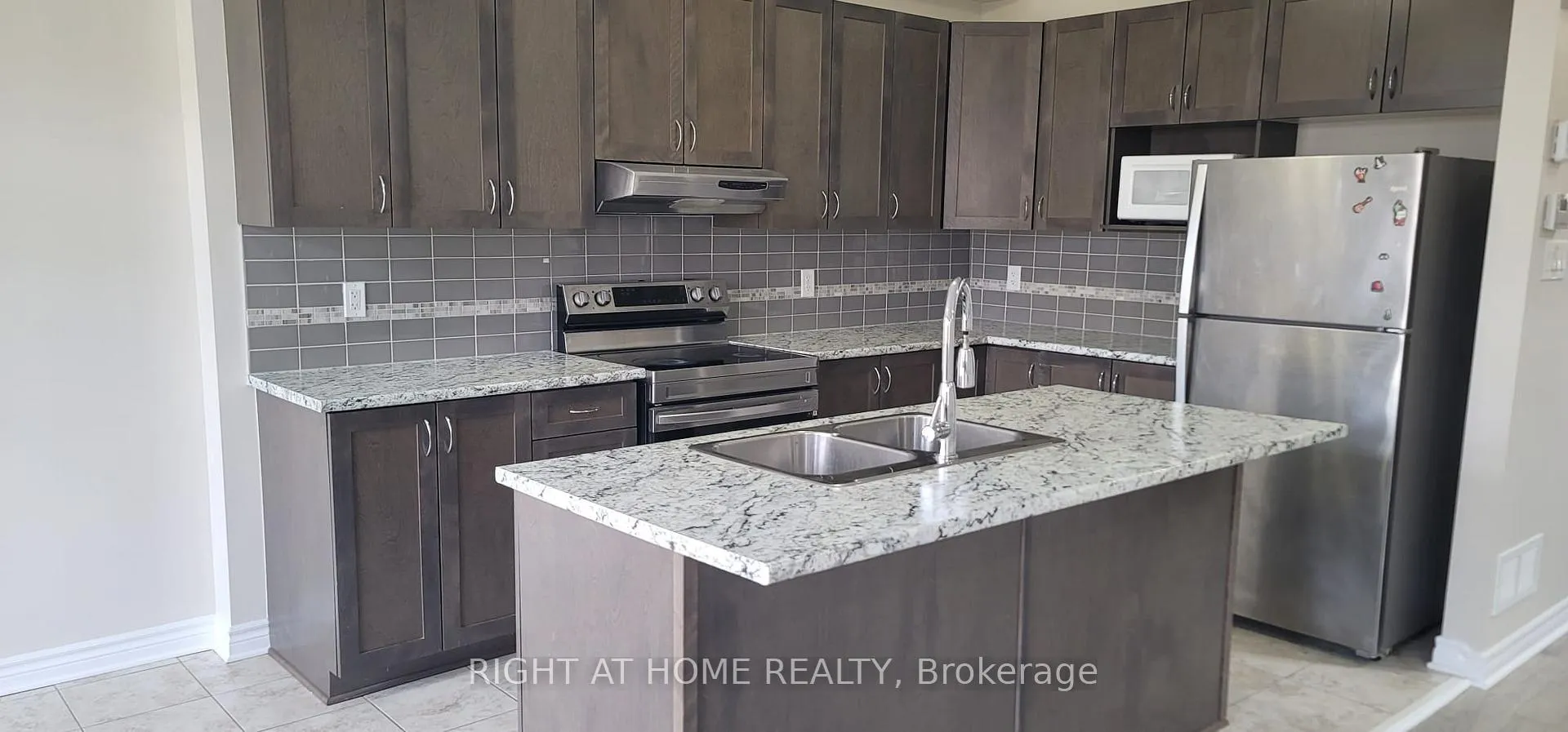 Photo 3 of 862 Kilbirnie Drive, Ottawa, Barrhaven - Half Moon Bay — HOMEH