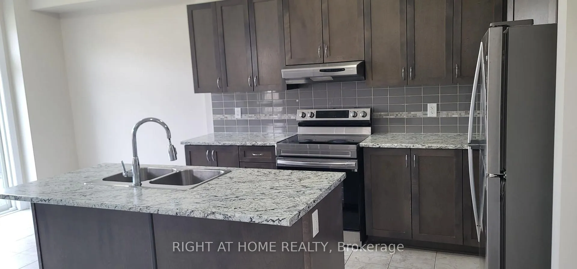 Photo 6 of 862 Kilbirnie Drive, Ottawa, Barrhaven - Half Moon Bay — HOMEH