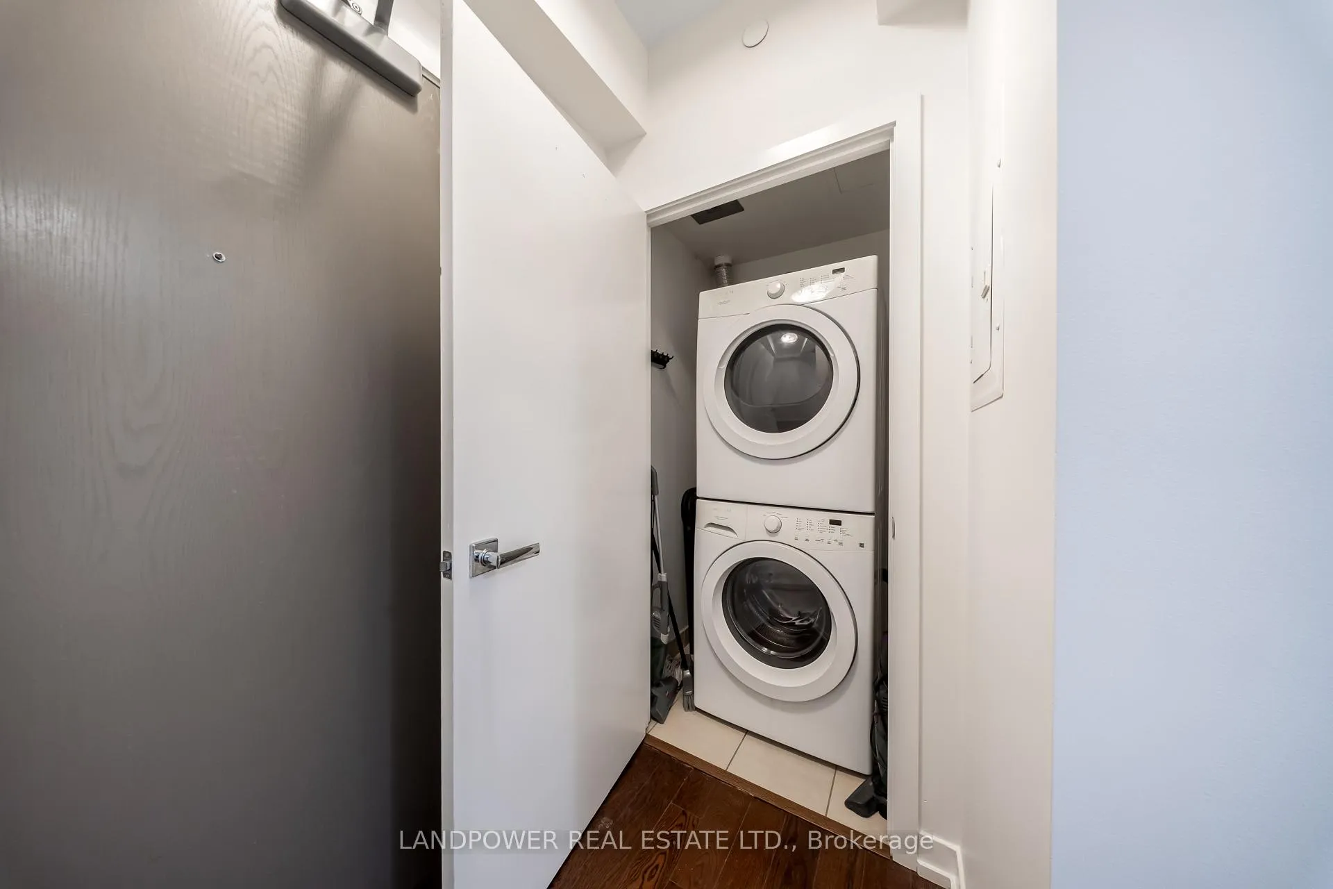 Photo 4 of Unit 2811, 21 Widmer Street, Toronto, Waterfront Communities — HOMEH