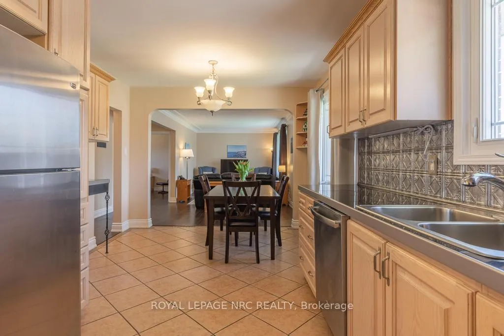 Photo 8 of 52 White Street, St. Catharines, Vine/Linwell — HOMEH