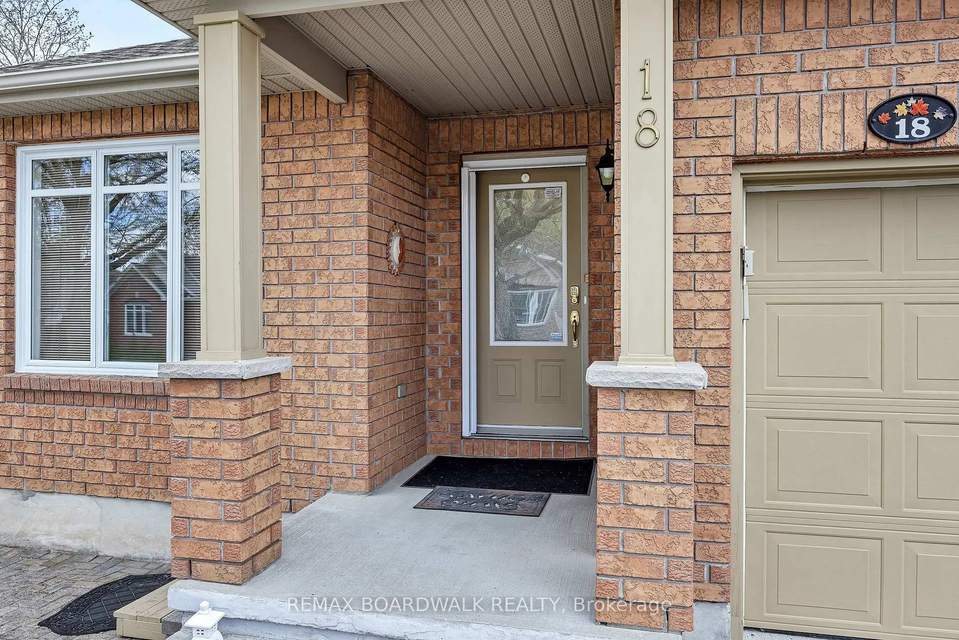 Photo 2 of 18 Fieldcrest Avenue, Ottawa, Barrhaven - Longfields — HOMEH
