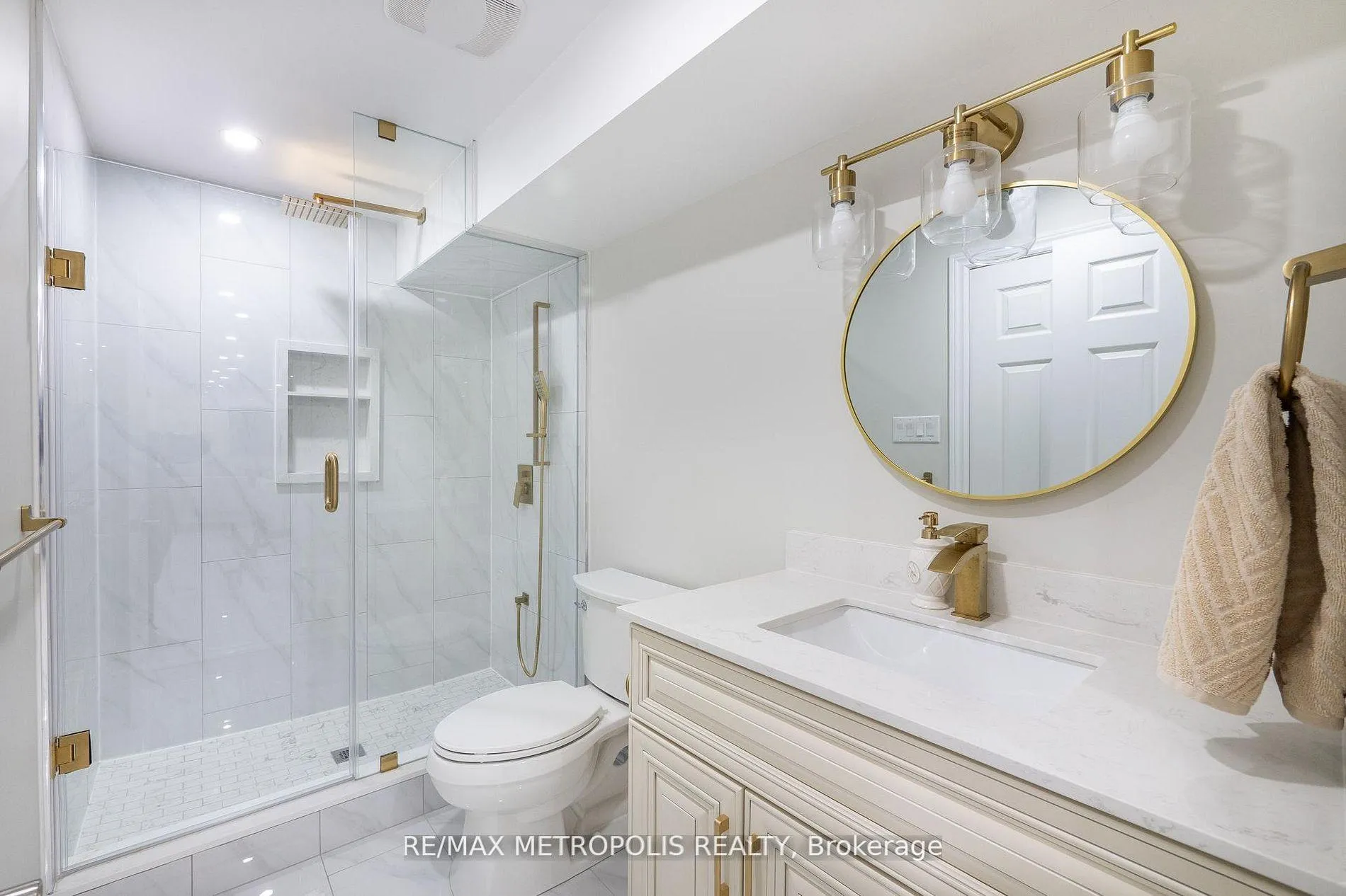 Photo 19 of 914 Sproule Crescent, Oshawa, Pinecrest — HOMEH