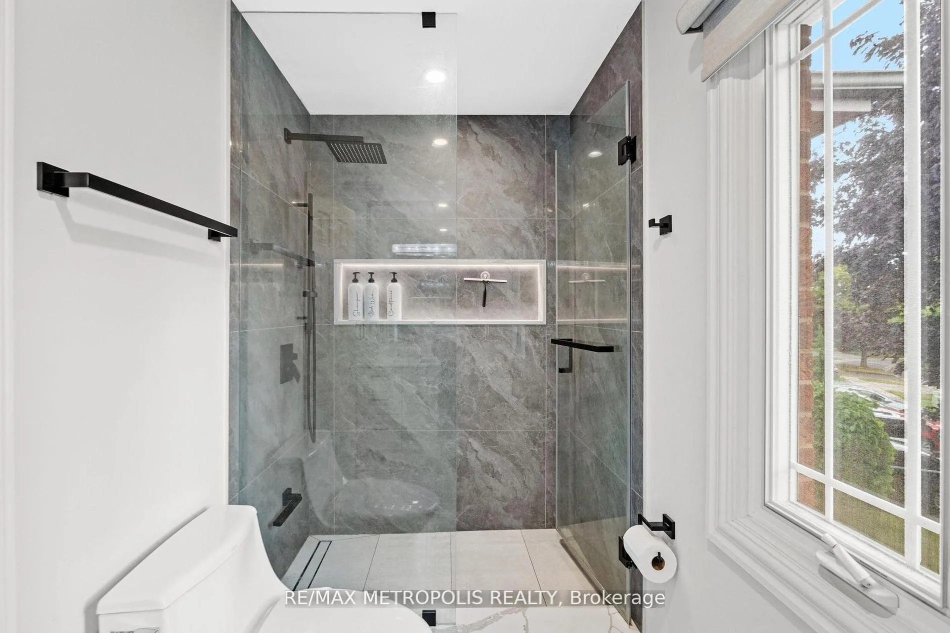 Photo 21 of 914 Sproule Crescent, Oshawa, Pinecrest — HOMEH