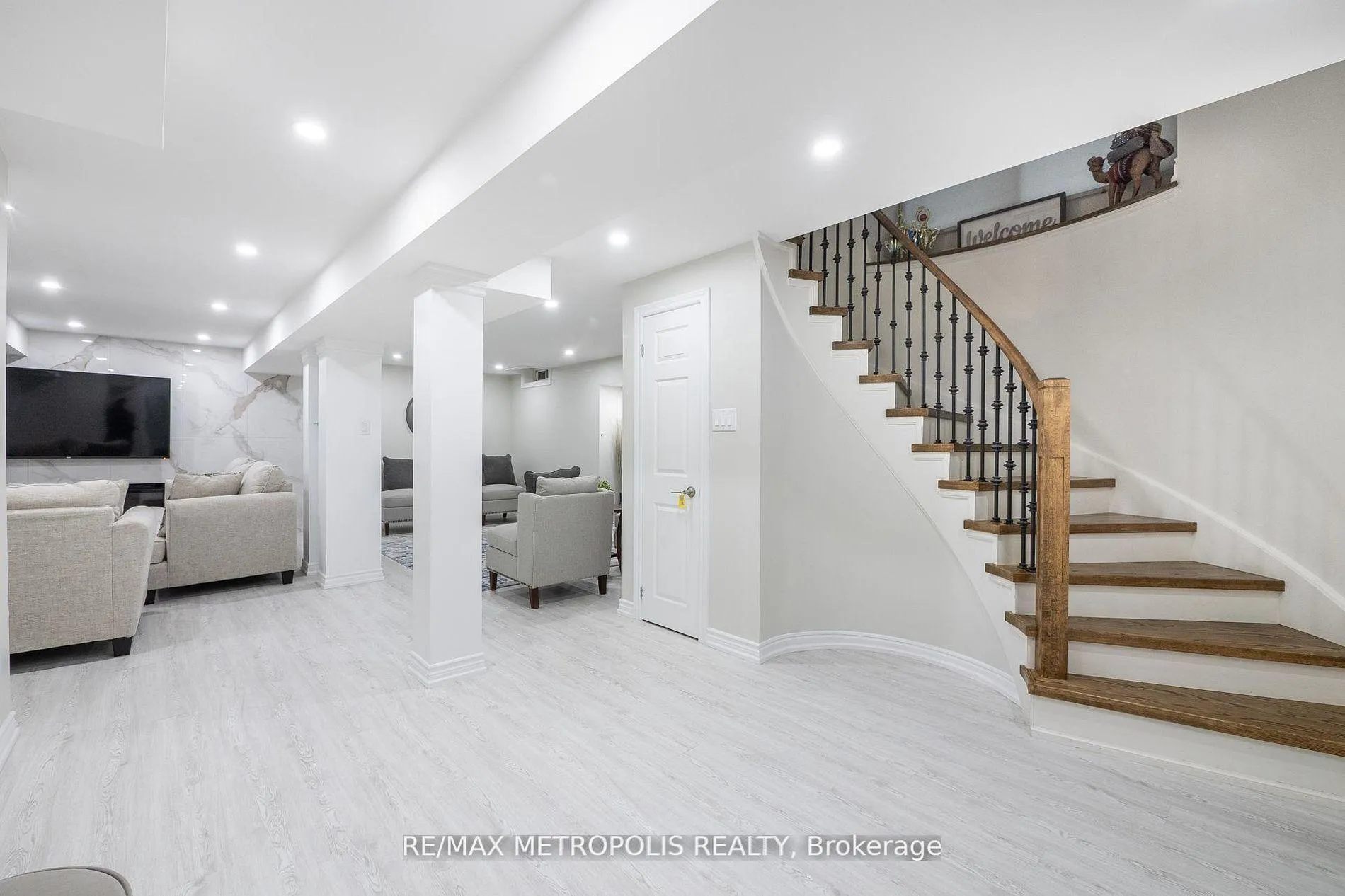 Photo 23 of 914 Sproule Crescent, Oshawa, Pinecrest — HOMEH