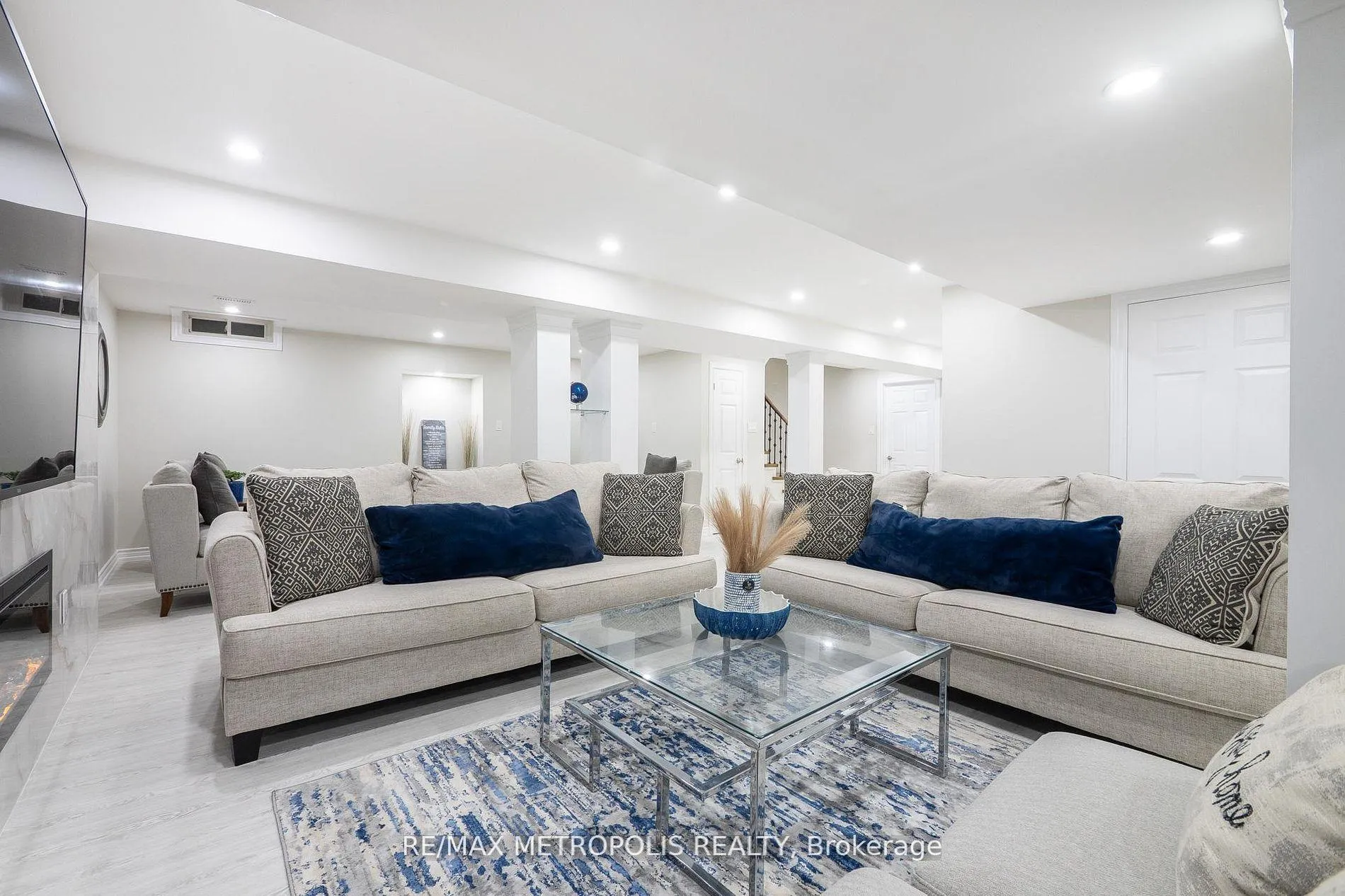 Photo 29 of 914 Sproule Crescent, Oshawa, Pinecrest — HOMEH