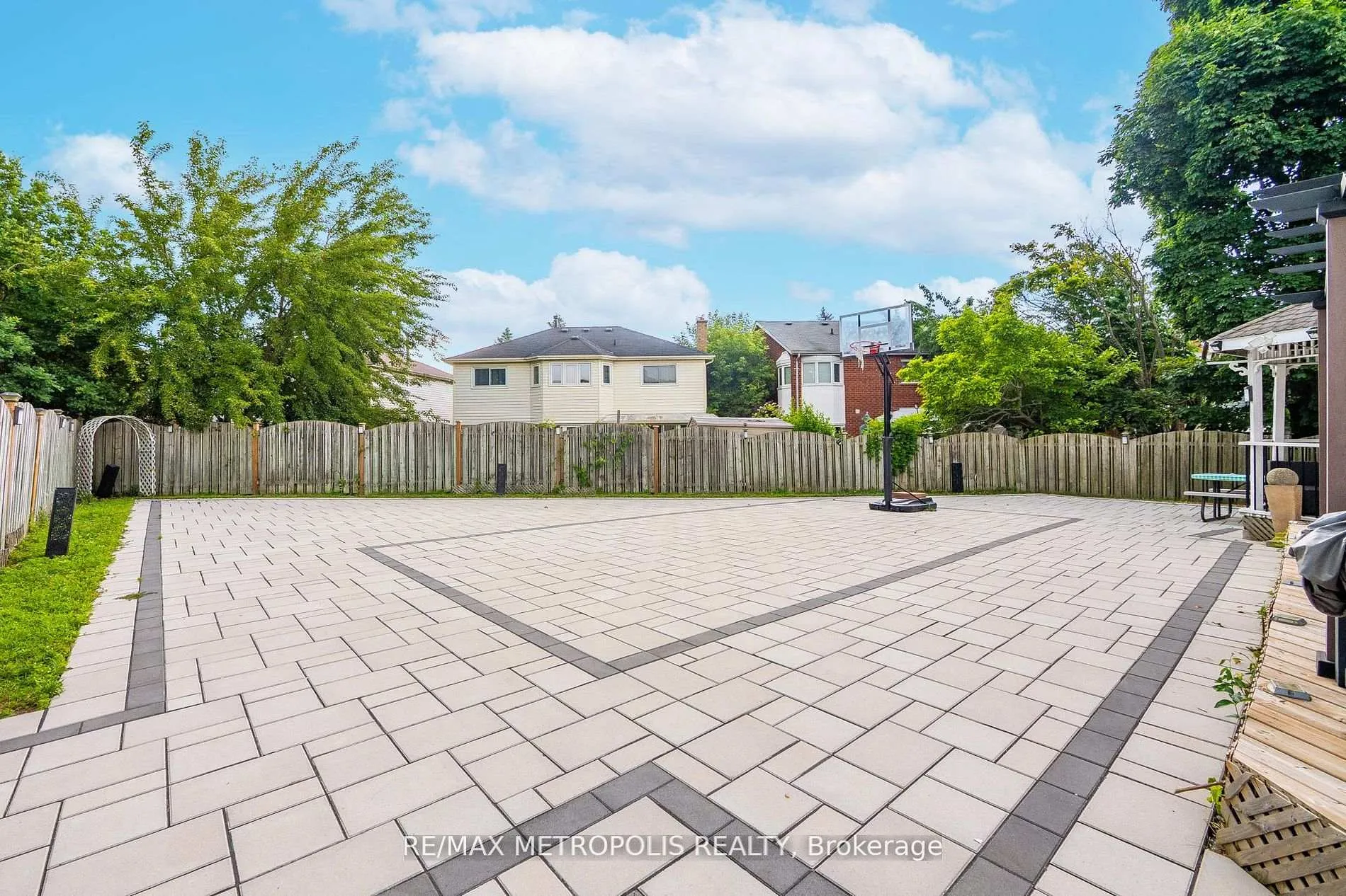 Photo 35 of 914 Sproule Crescent, Oshawa, Pinecrest — HOMEH