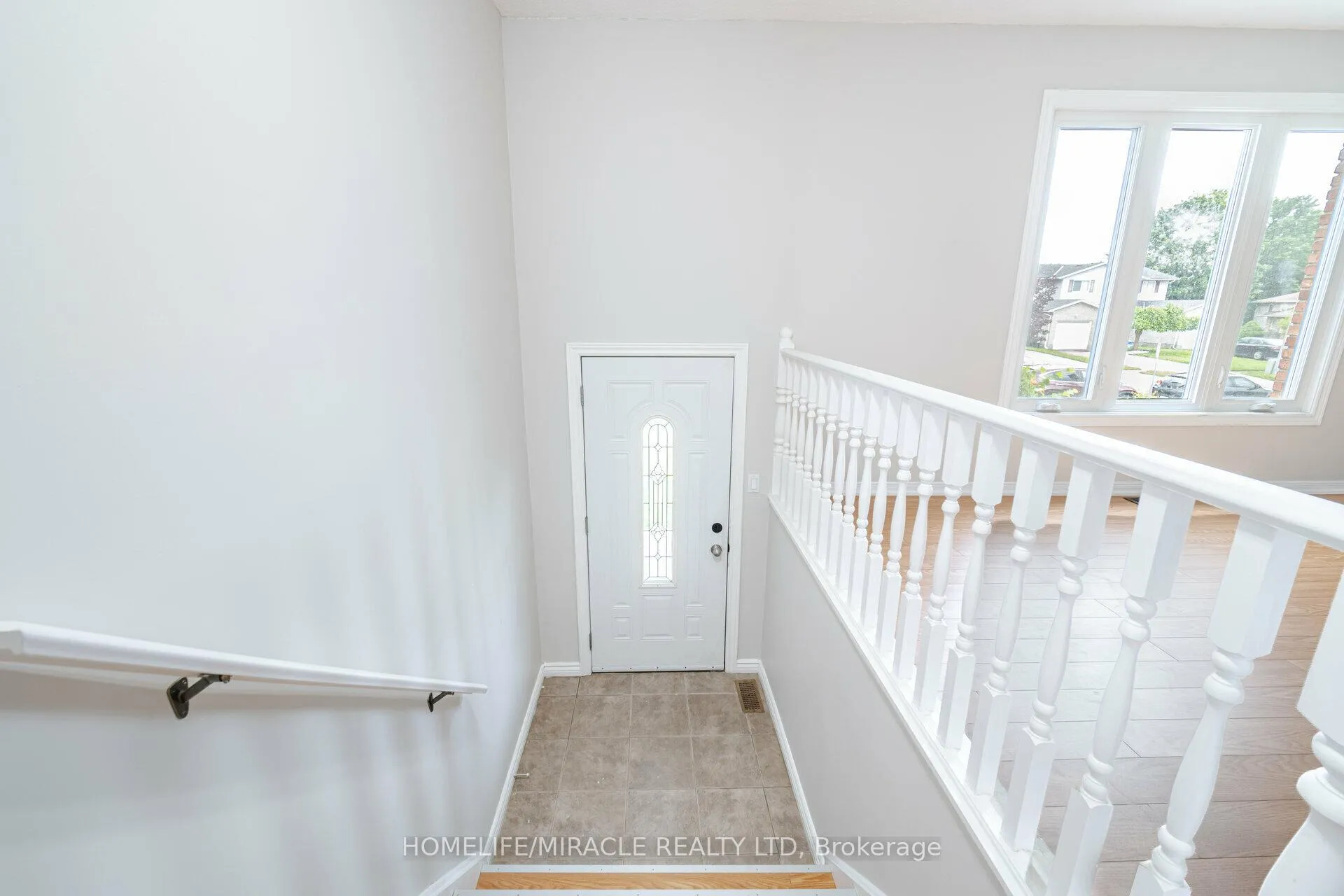 Photo 3 of Unit upper, 36 Poplar Crescent, Welland, N. Welland — HOMEH
