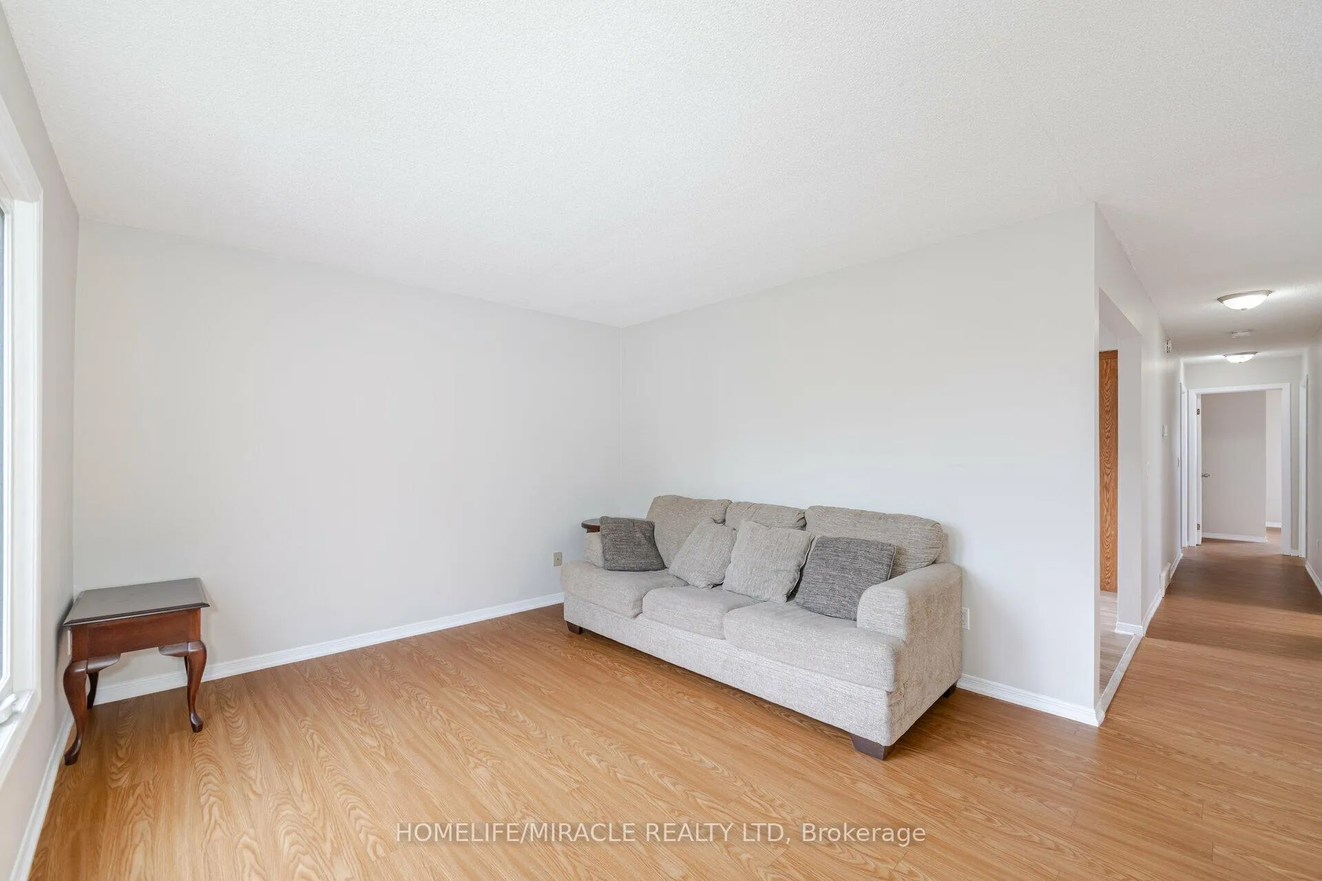 Photo 5 of Unit upper, 36 Poplar Crescent, Welland, N. Welland — HOMEH