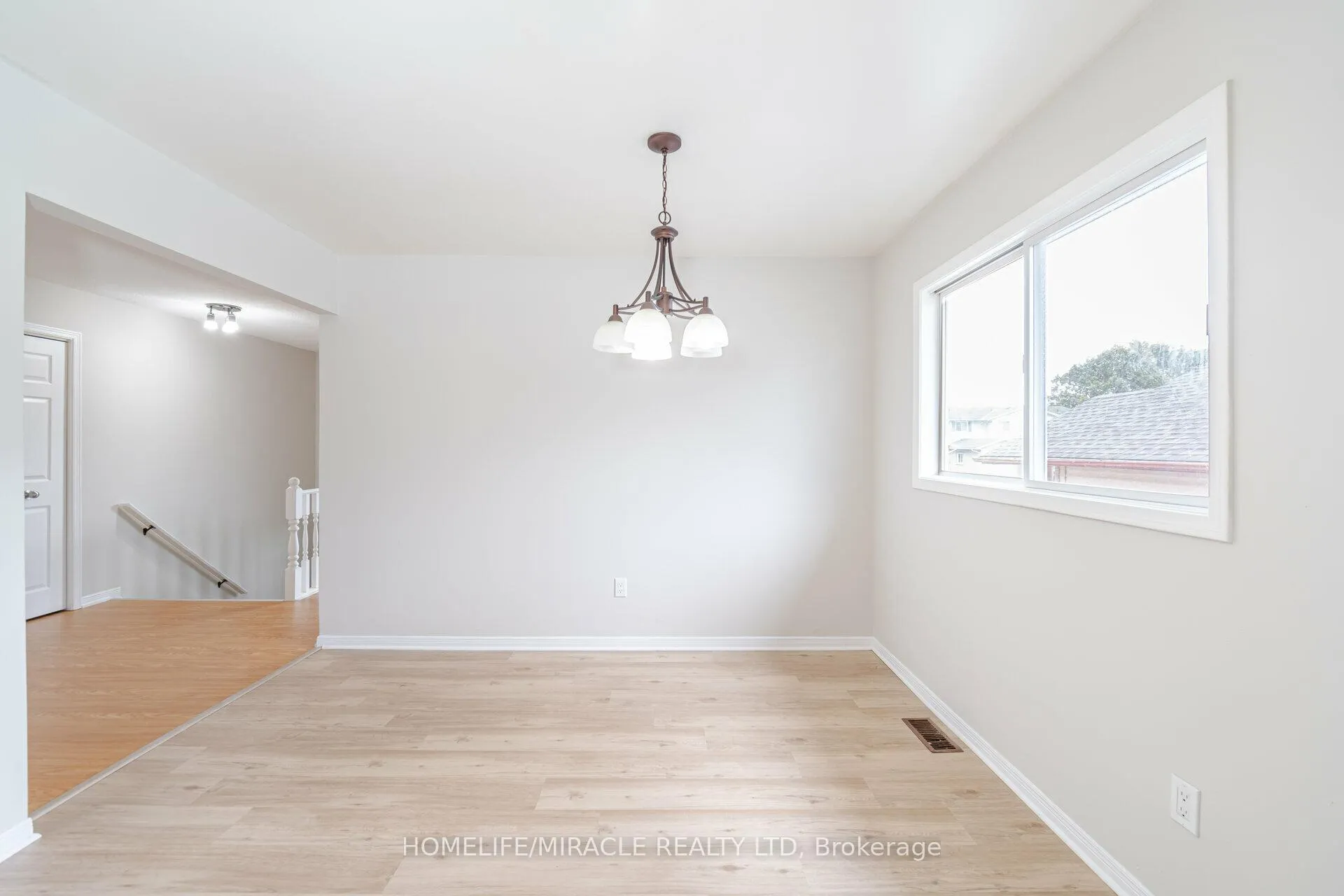 Photo 6 of Unit upper, 36 Poplar Crescent, Welland, N. Welland — HOMEH