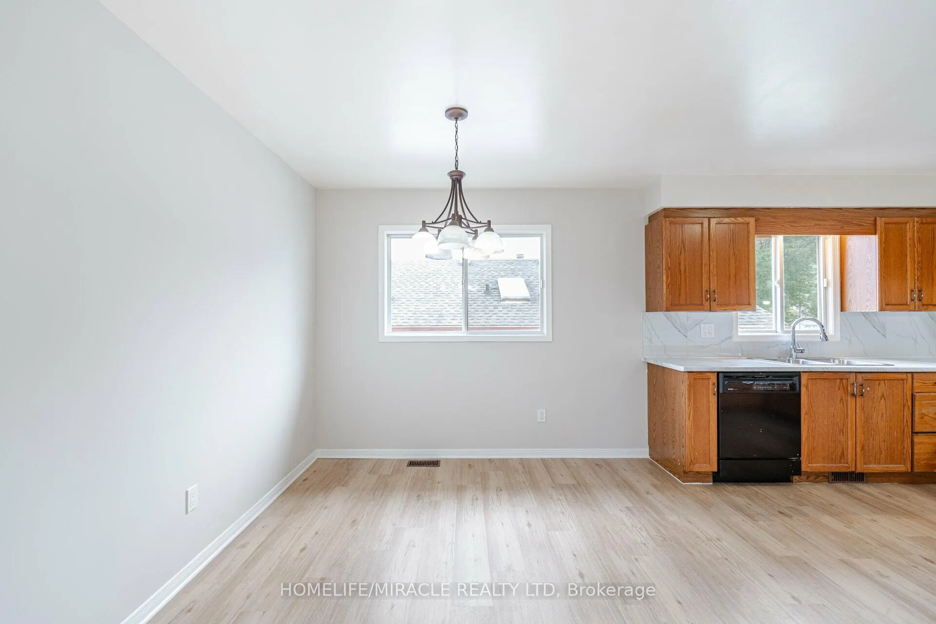 Photo 7 of Unit upper, 36 Poplar Crescent, Welland, N. Welland — HOMEH