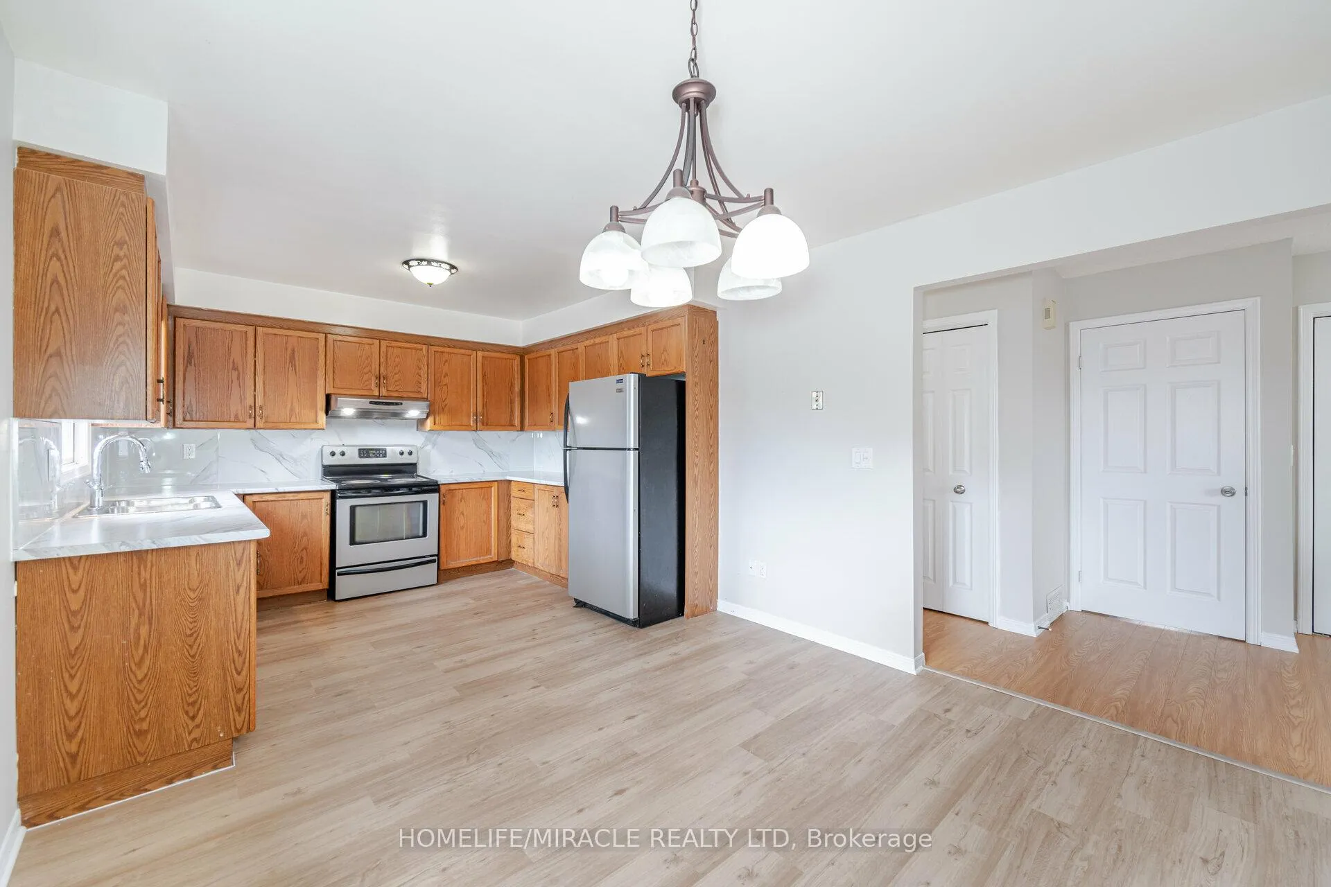 Photo 8 of Unit upper, 36 Poplar Crescent, Welland, N. Welland — HOMEH