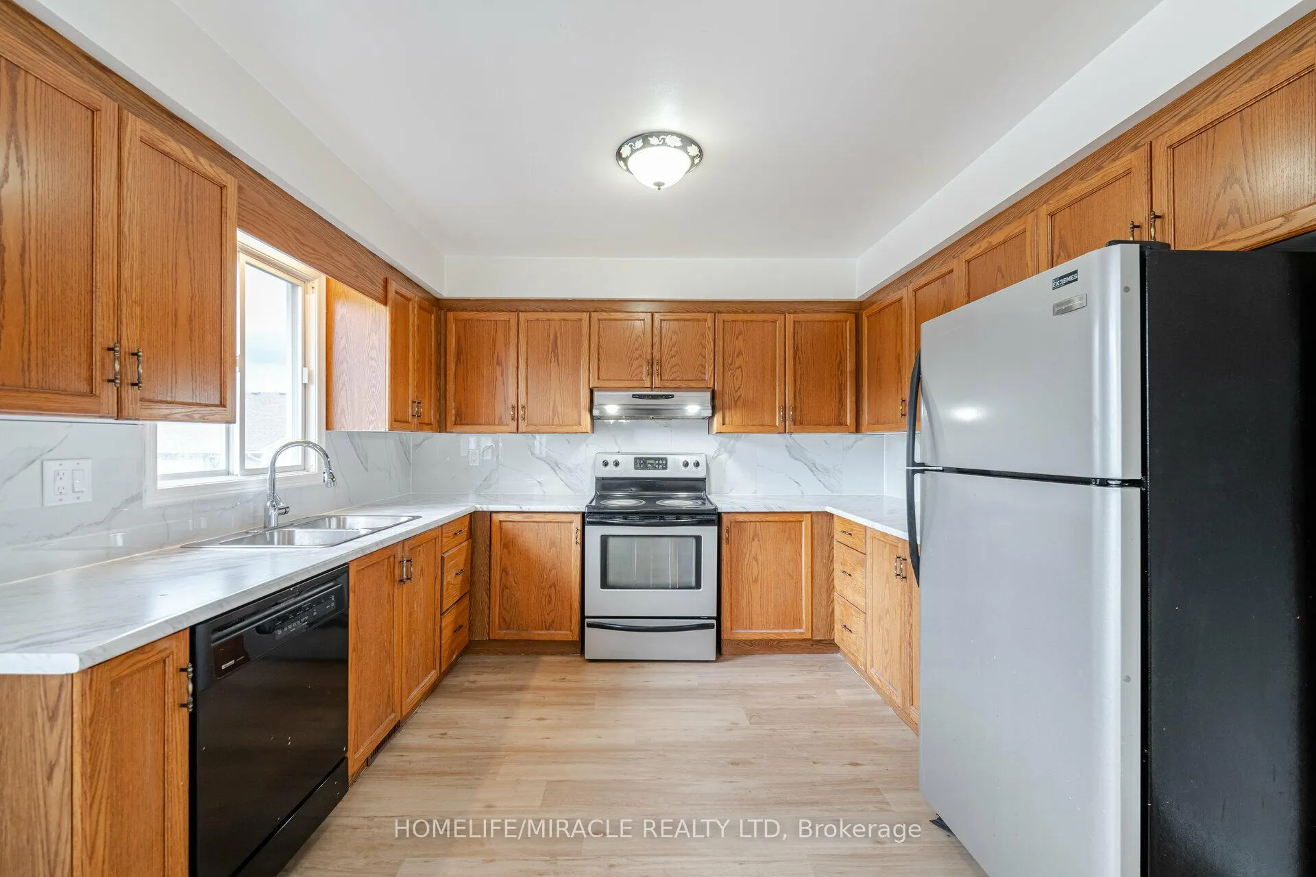 Photo 9 of Unit upper, 36 Poplar Crescent, Welland, N. Welland — HOMEH