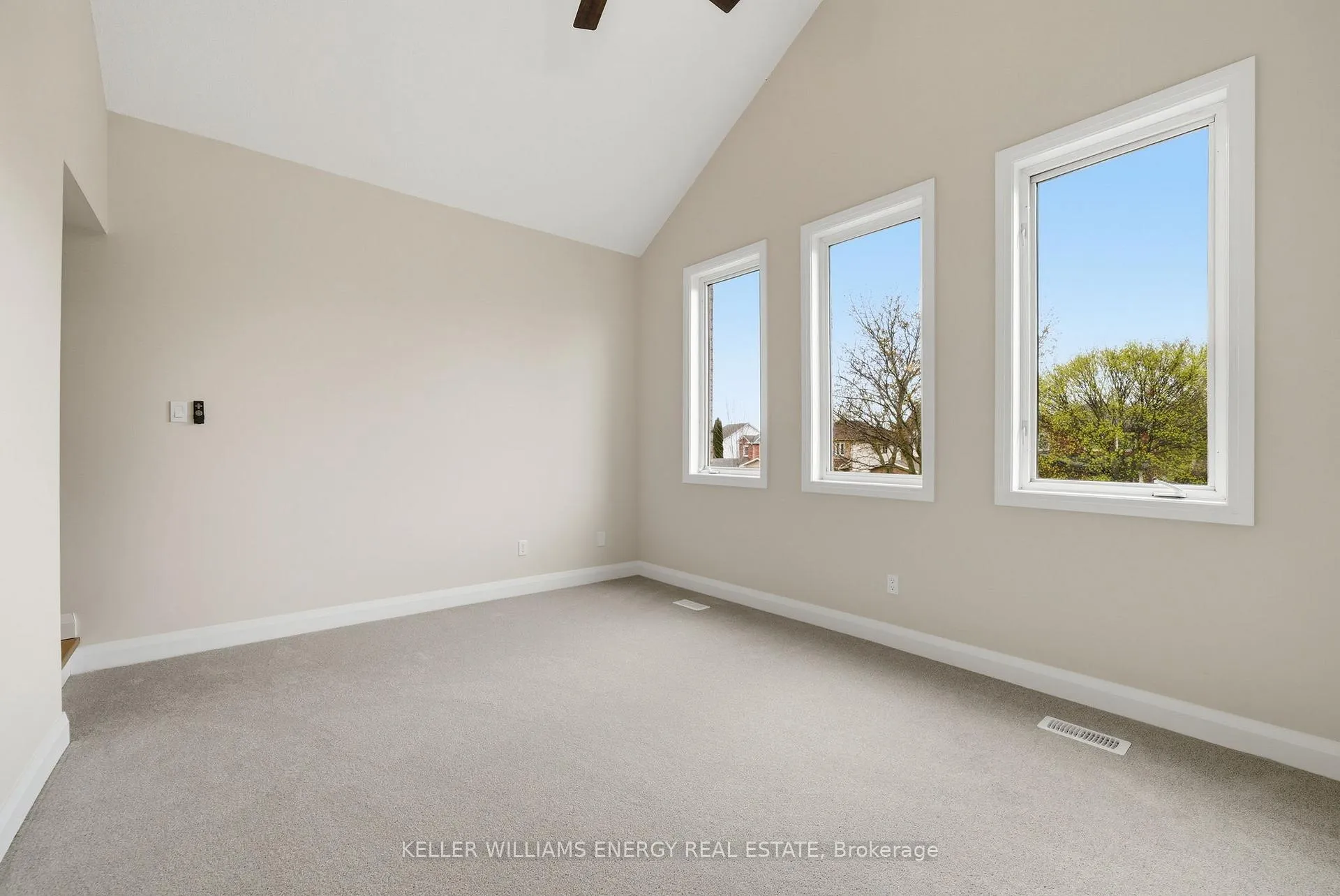Photo 15 of 21 Elephant Hill Drive, Clarington, Bowmanville — HOMEH