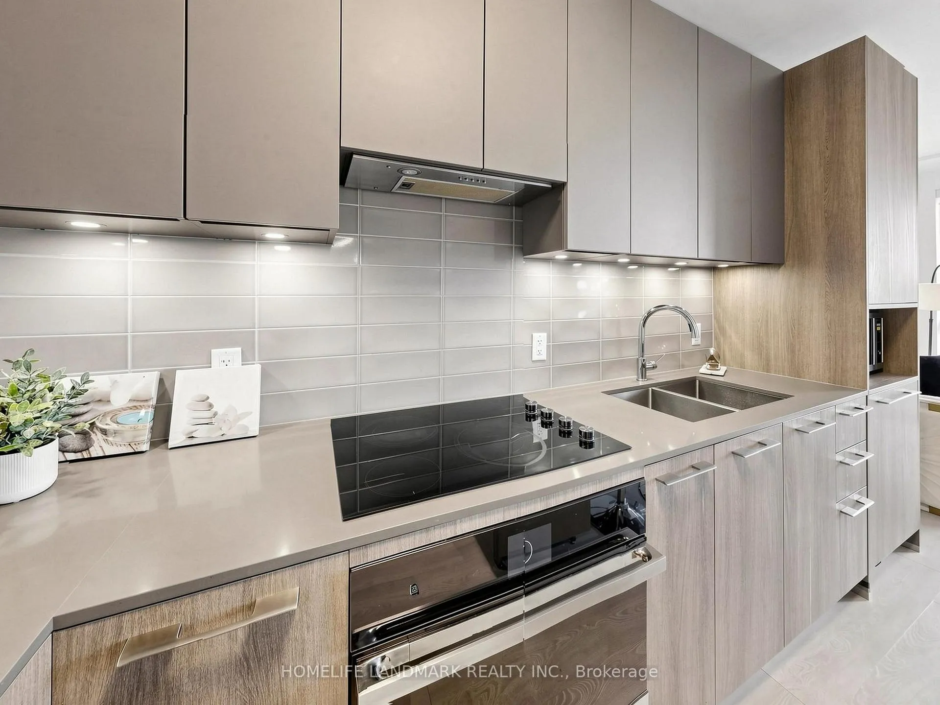 Photo 13 of Unit 2002, 38 Water Walk Drive, Markham, Unionville — HOMEH
