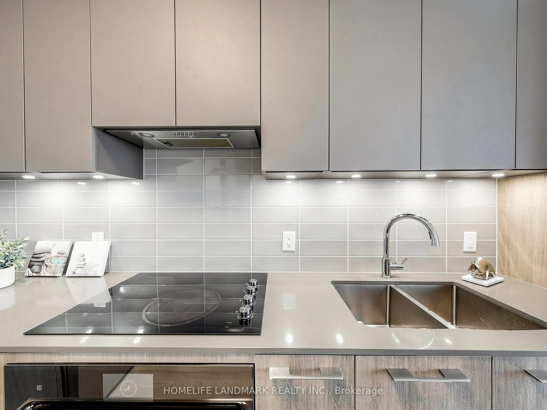 Photo 14 of Unit 2002, 38 Water Walk Drive, Markham, Unionville — HOMEH
