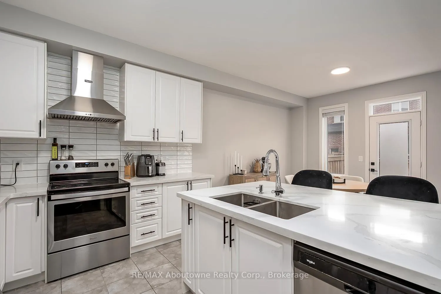 Photo 6 of 1548 Carr Landing, Milton, Ford — HOMEH