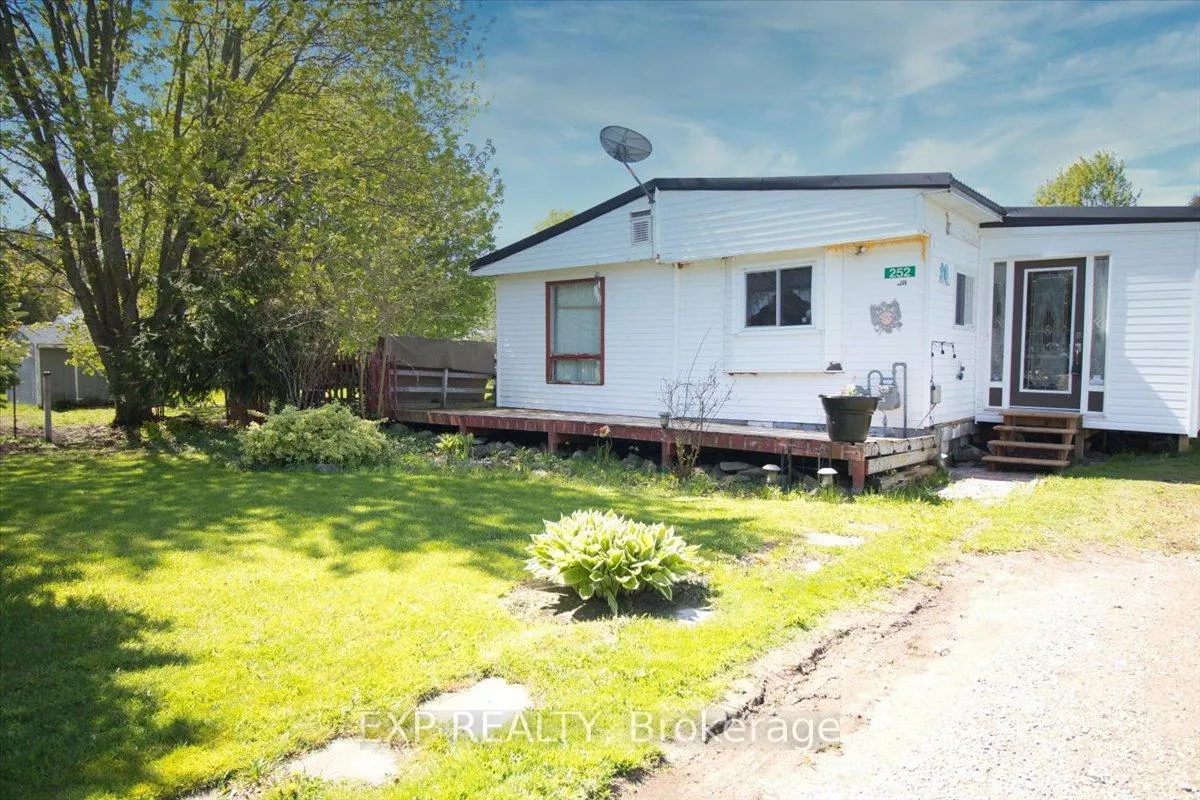 Photo 3 of 252 Queen Street, Chatham-Kent, Highgate — HOMEH