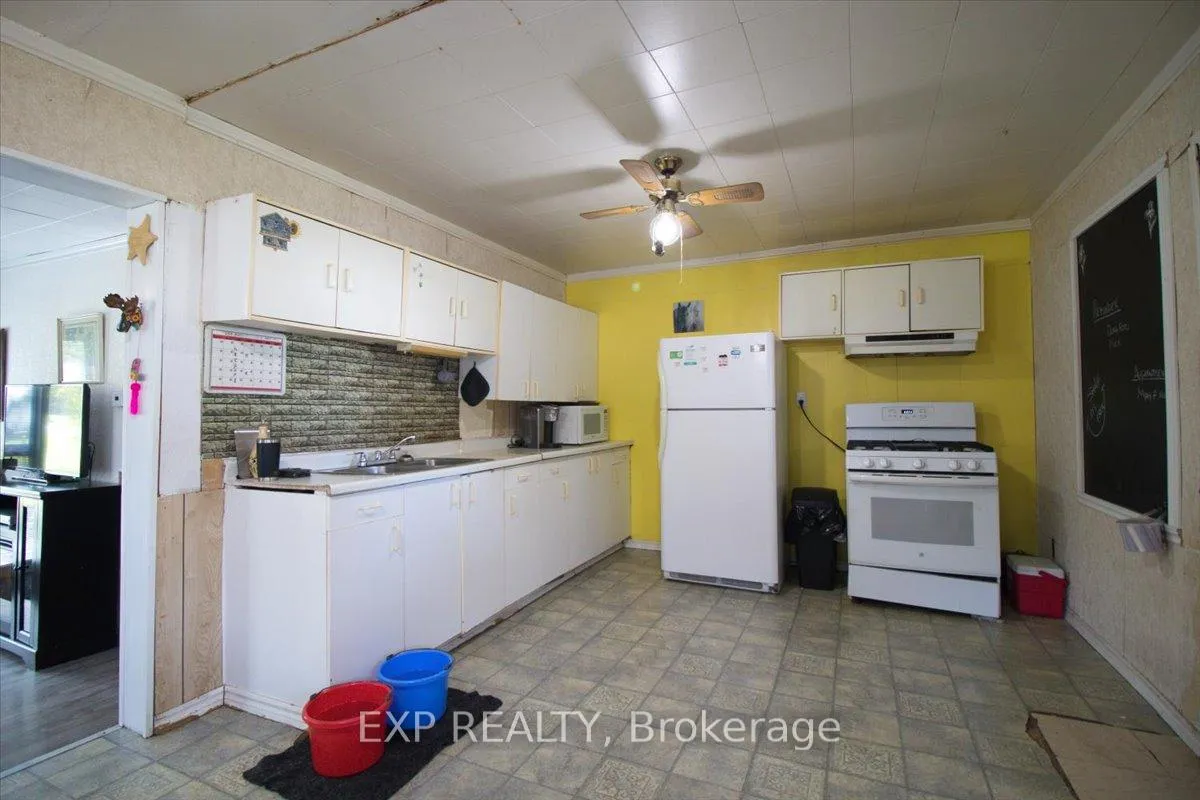 Photo 8 of 252 Queen Street, Chatham-Kent, Highgate — HOMEH
