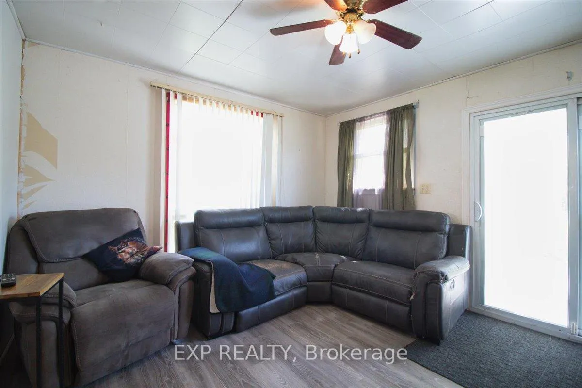 Photo 10 of 252 Queen Street, Chatham-Kent, Highgate — HOMEH