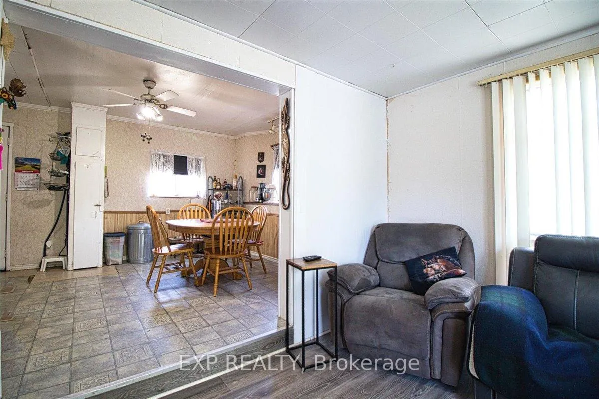 Photo 11 of 252 Queen Street, Chatham-Kent, Highgate — HOMEH