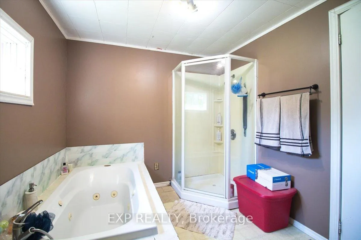 Photo 23 of 252 Queen Street, Chatham-Kent, Highgate — HOMEH