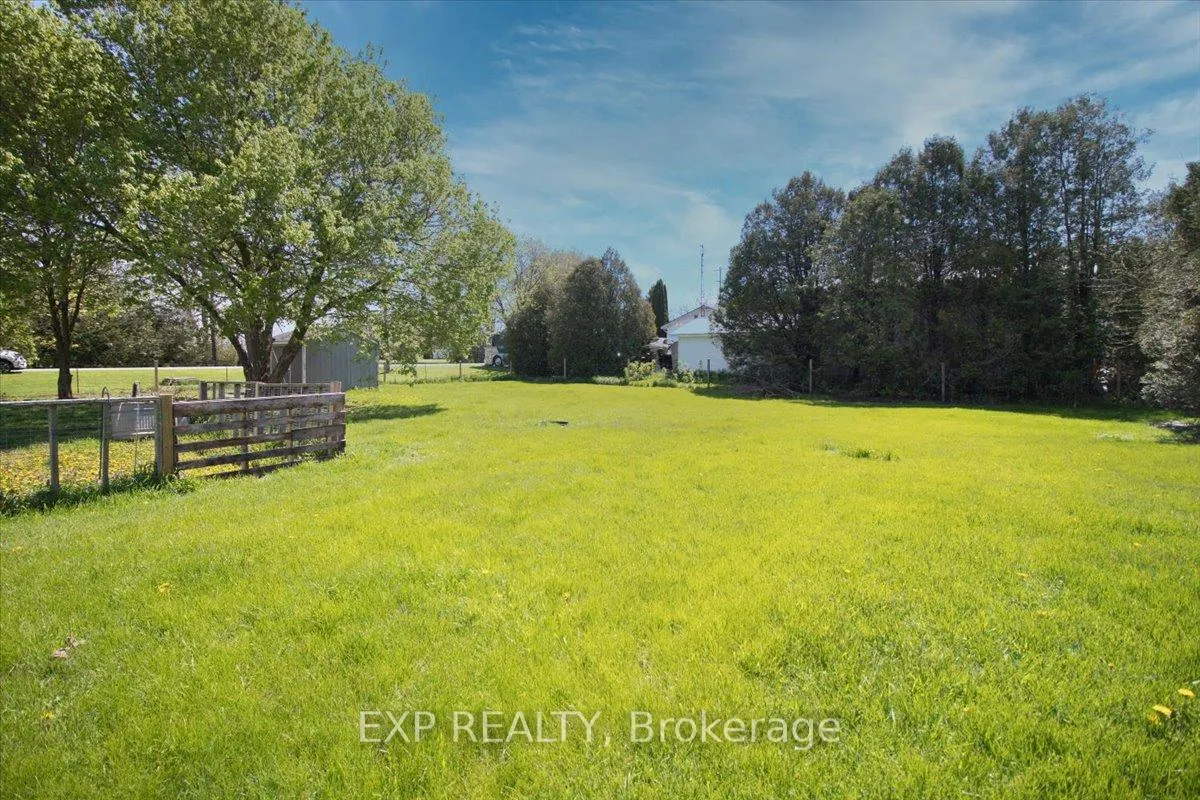 Photo 33 of 252 Queen Street, Chatham-Kent, Highgate — HOMEH