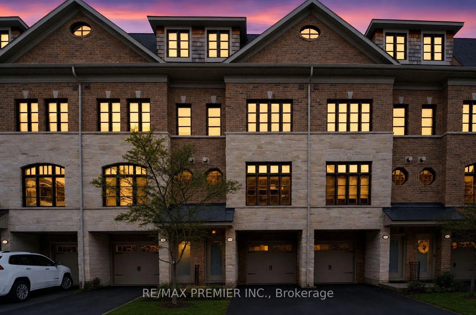 Photo 2 of 27 Powseland Crescent, Vaughan, West Woodbridge — HOMEH