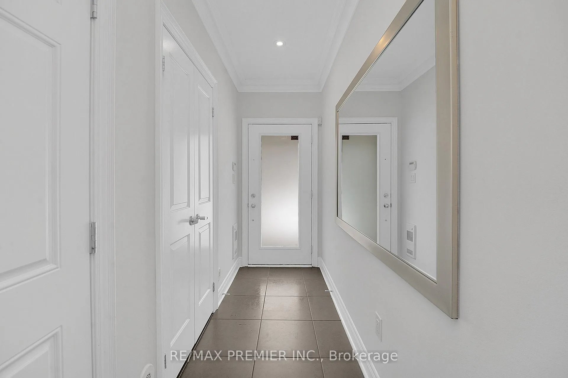 Photo 4 of 27 Powseland Crescent, Vaughan, West Woodbridge — HOMEH