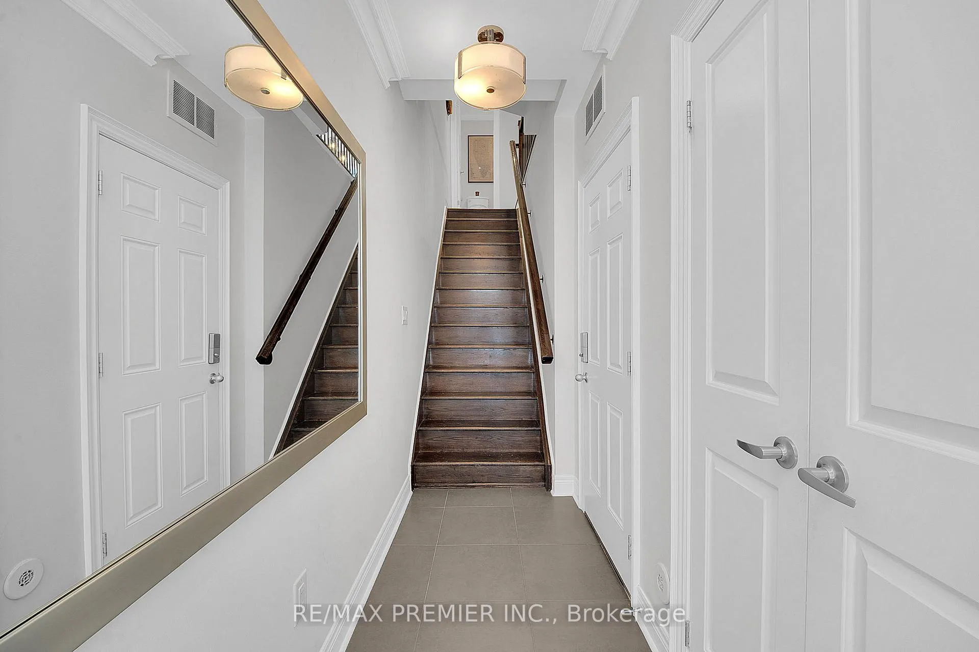 Photo 5 of 27 Powseland Crescent, Vaughan, West Woodbridge — HOMEH