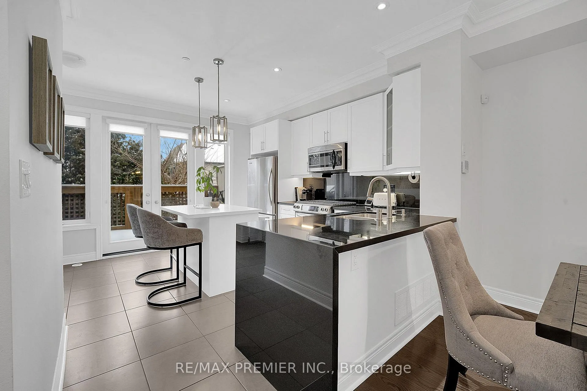 Photo 6 of 27 Powseland Crescent, Vaughan, West Woodbridge — HOMEH