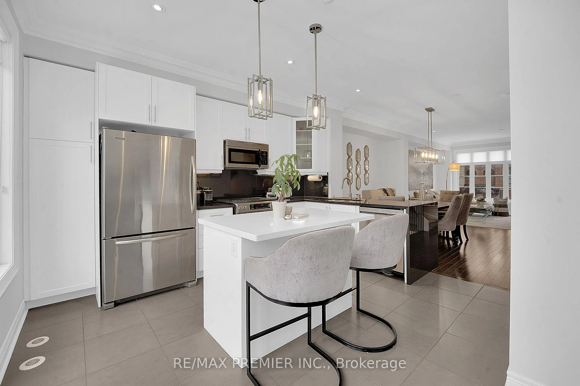 Photo 7 of 27 Powseland Crescent, Vaughan, West Woodbridge — HOMEH