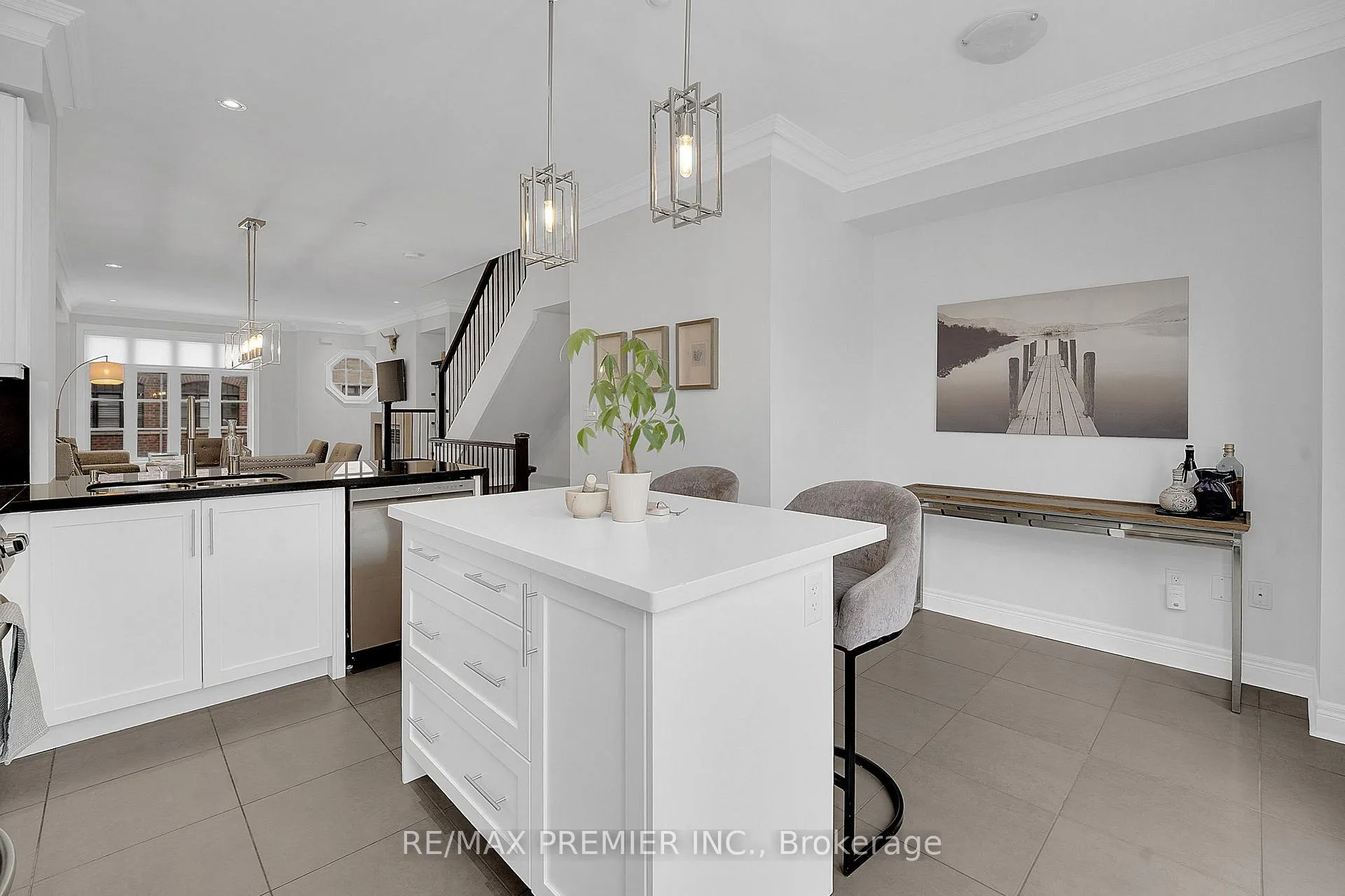Photo 8 of 27 Powseland Crescent, Vaughan, West Woodbridge — HOMEH