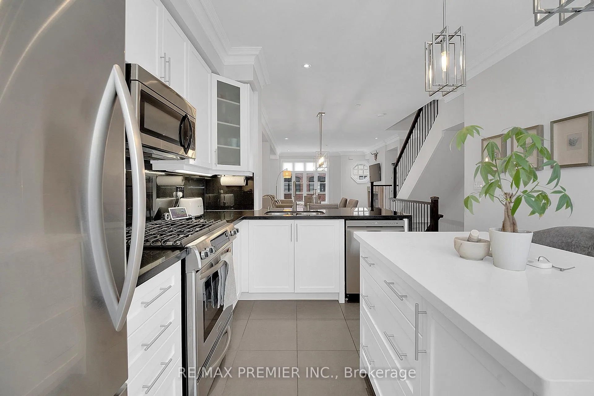 Photo 9 of 27 Powseland Crescent, Vaughan, West Woodbridge — HOMEH