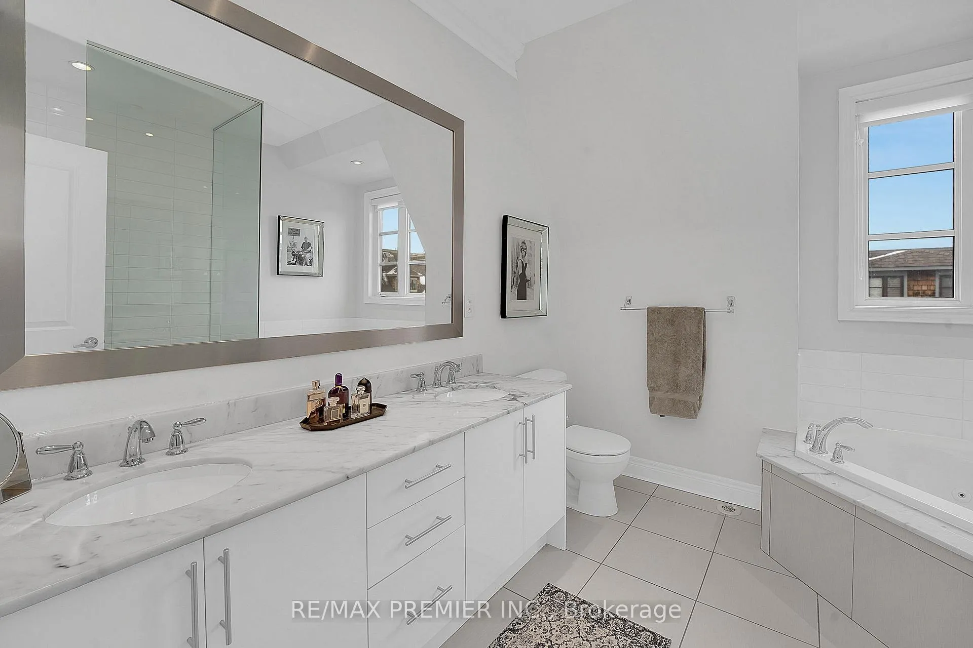Photo 23 of 27 Powseland Crescent, Vaughan, West Woodbridge — HOMEH