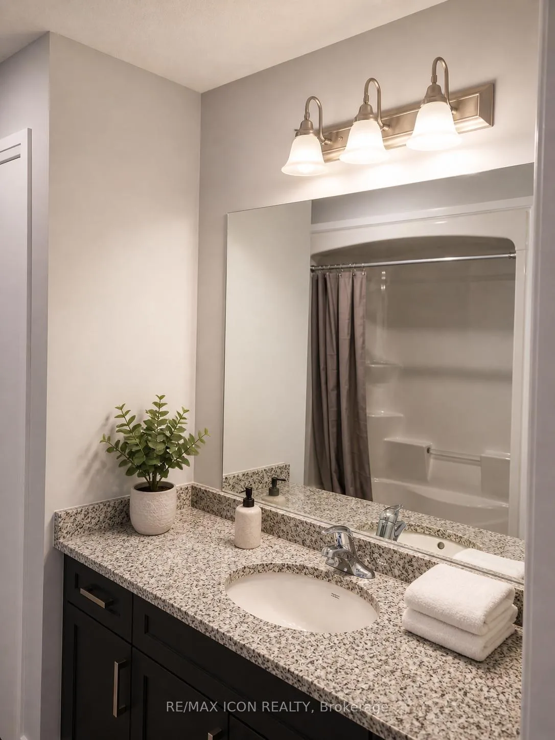 Photo 15 of 403 Woolwich Street, Waterloo — HOMEH