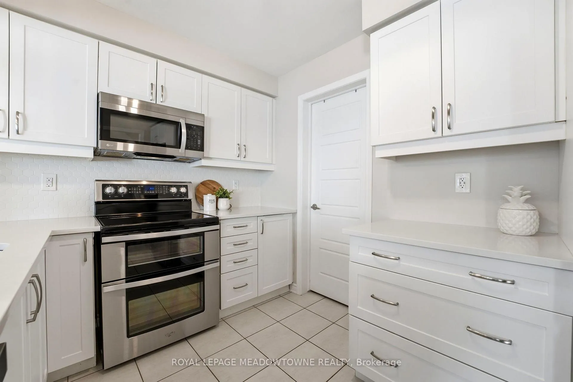Photo 9 of 112 Whitlock Avenue, Milton, Ford — HOMEH