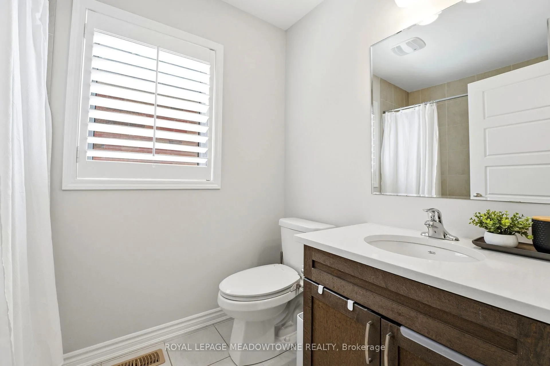 Photo 37 of 112 Whitlock Avenue, Milton, Ford — HOMEH