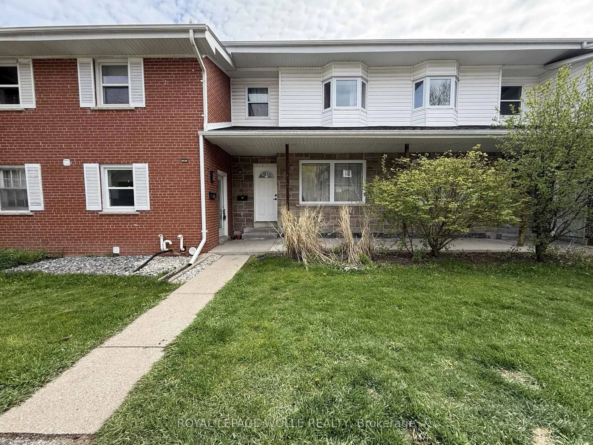 Photo 1 of 284 Westcourt Place, Waterloo — HOMEH