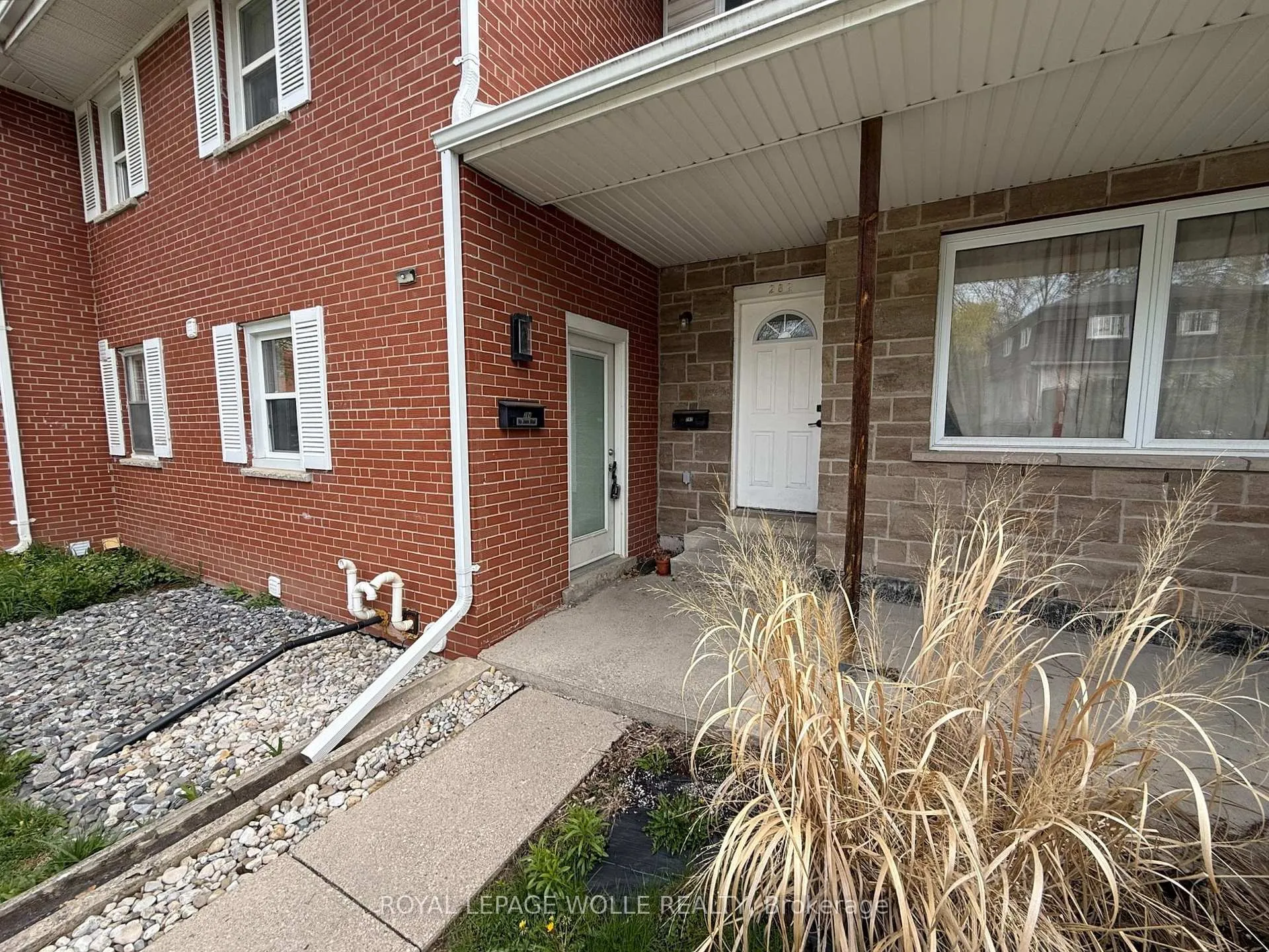 Photo 4 of 284 Westcourt Place, Waterloo — HOMEH
