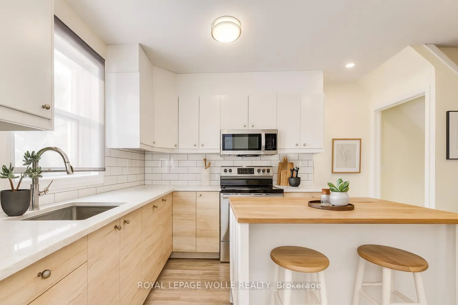 Photo 5 of 284 Westcourt Place, Waterloo — HOMEH
