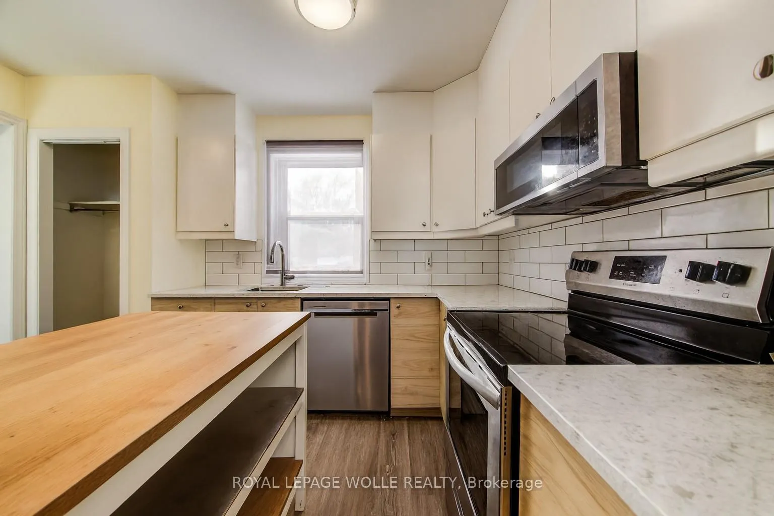 Photo 6 of 284 Westcourt Place, Waterloo — HOMEH