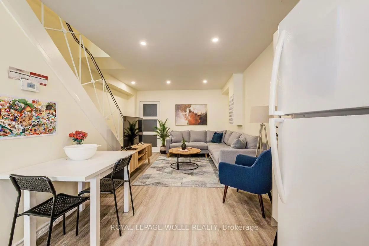 Photo 7 of 284 Westcourt Place, Waterloo — HOMEH