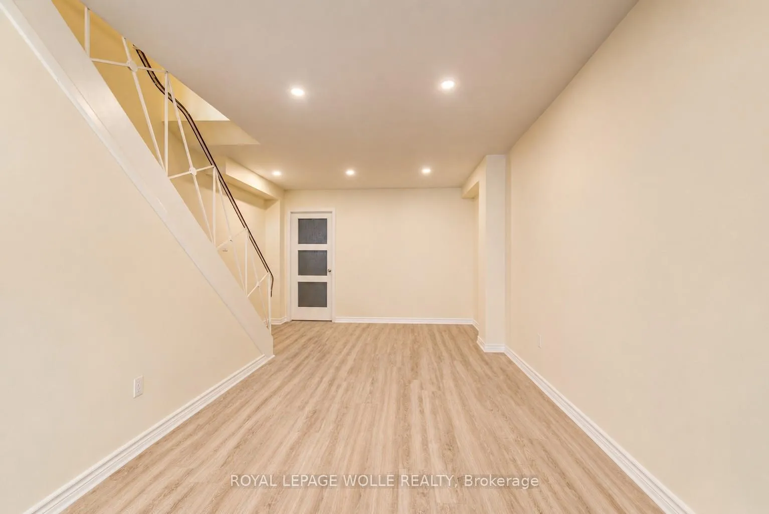 Photo 8 of 284 Westcourt Place, Waterloo — HOMEH