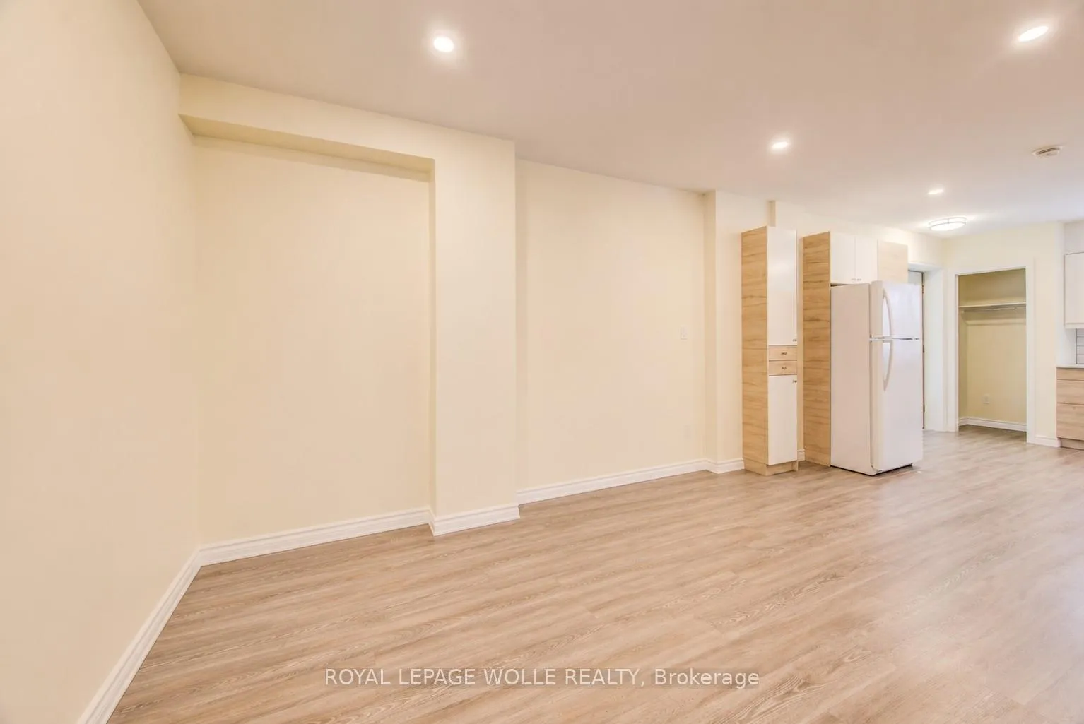 Photo 10 of 284 Westcourt Place, Waterloo — HOMEH