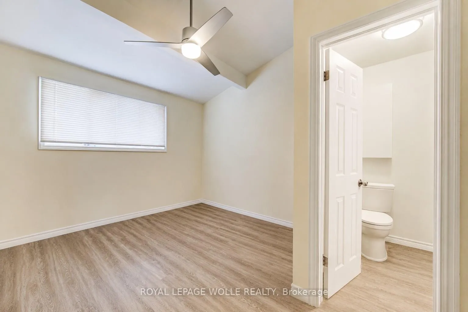 Photo 14 of 284 Westcourt Place, Waterloo — HOMEH