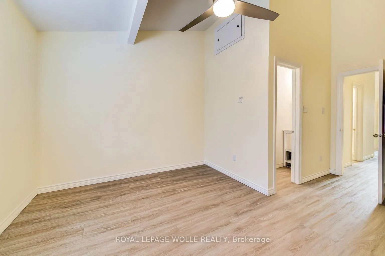 Photo 15 of 284 Westcourt Place, Waterloo — HOMEH