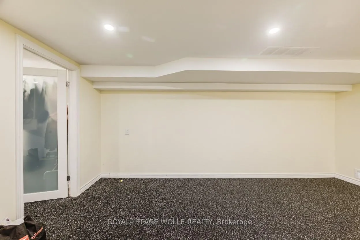 Photo 21 of 284 Westcourt Place, Waterloo — HOMEH