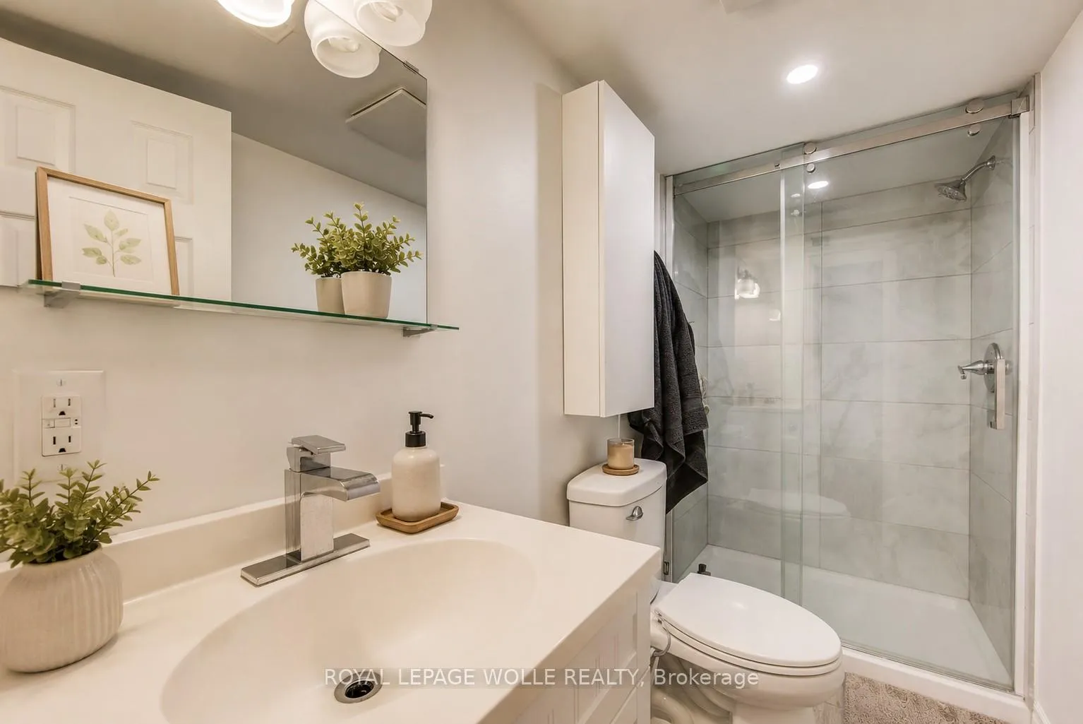 Photo 26 of 284 Westcourt Place, Waterloo — HOMEH